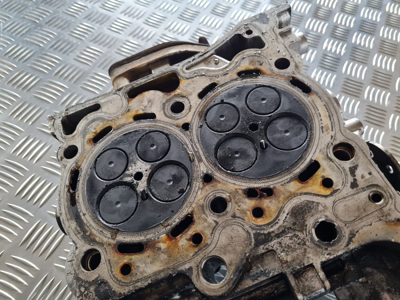 Dzinēja cilindra galva, labā priekš SUBARU LEGACY 2010 5 Dzinēja cilindra galva, labā priekš SUBARU LEGACY 2010