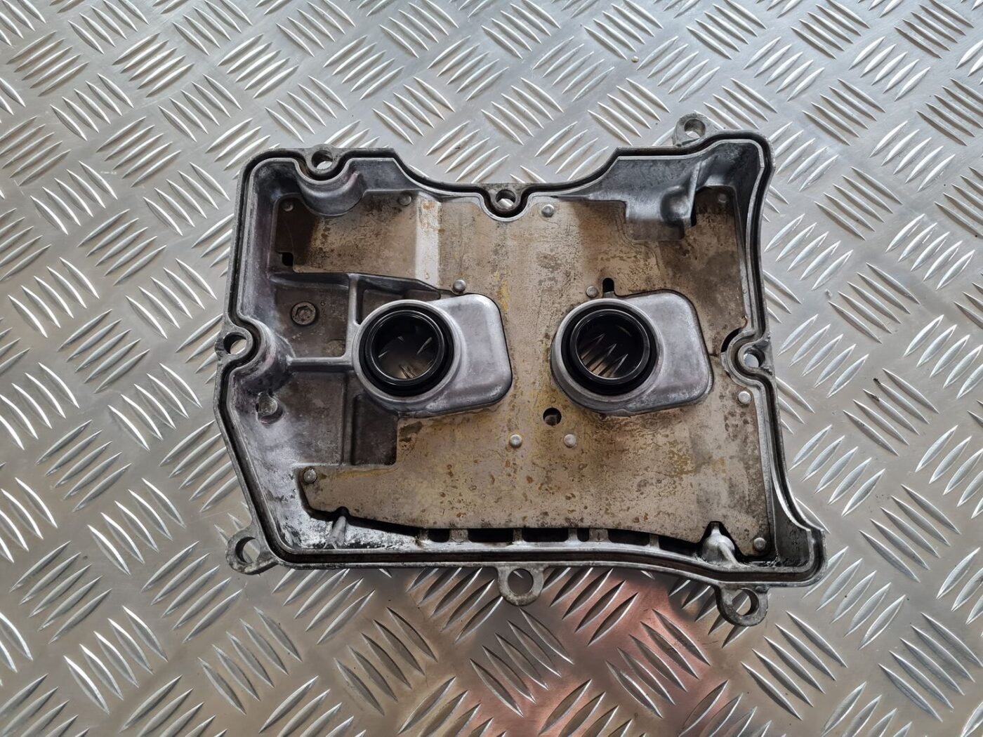 Dzinēja cilindra galvas vāks, labais priekš SUBARU LEGACY 2010 4 Dzinēja cilindra galvas vāks, labais priekš SUBARU LEGACY 2010