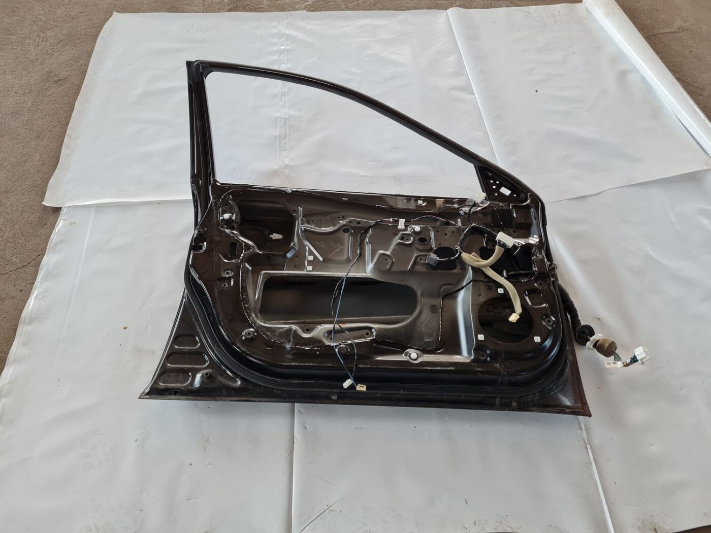 Priekšējās kreisās durvis priekš SUBARU LEGACY 2010 4 Priekšējās kreisās durvis priekš SUBARU LEGACY 2010