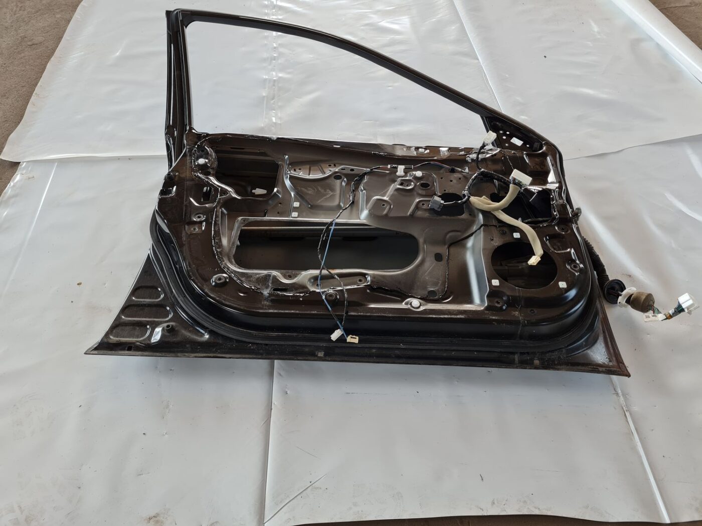 Priekšējās kreisās durvis priekš SUBARU LEGACY 2010 3 Priekšējās kreisās durvis priekš SUBARU LEGACY 2010