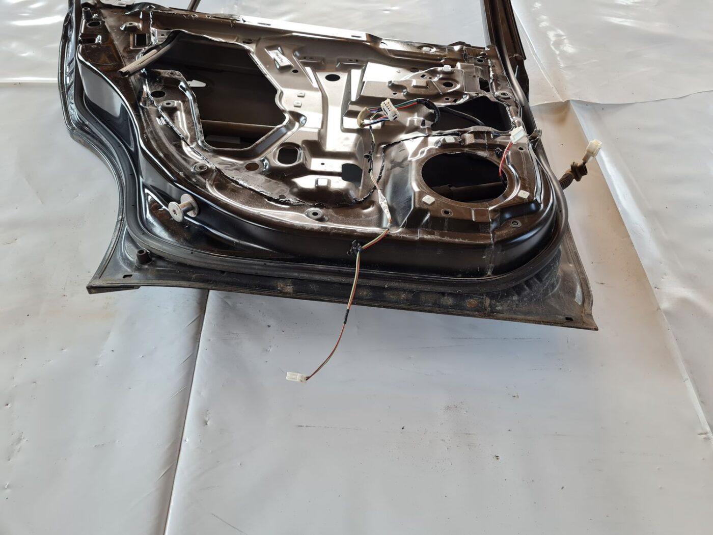 Aizmugurējās kreisās durvis priekš SUBARU LEGACY 2010 3 Aizmugurējās kreisās durvis priekš SUBARU LEGACY 2010