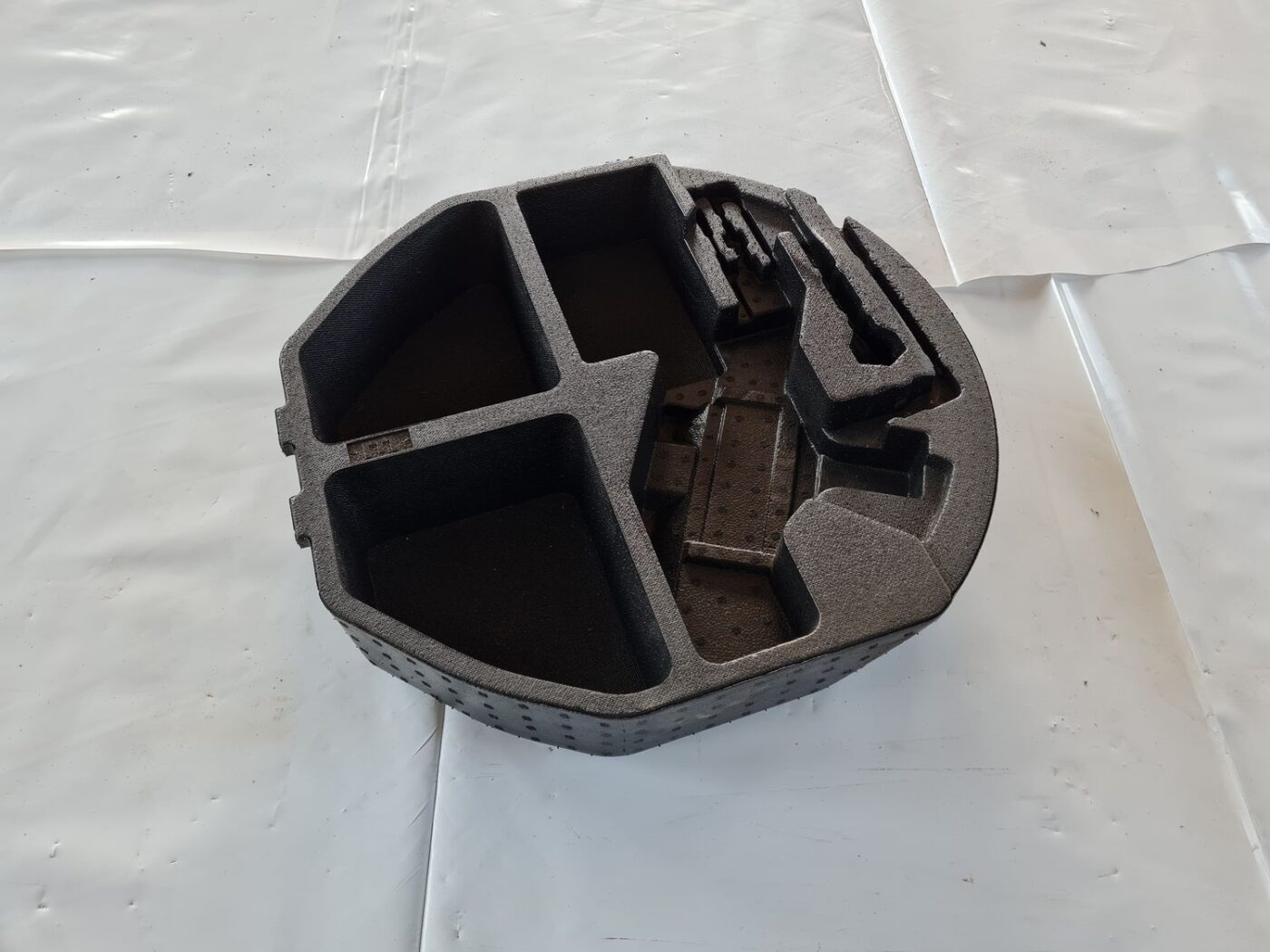 Bagāžnieka nodalījuma instrumentu ieliktnis priekš SUBARU LEGACY 2010 1 Bagāžnieka nodalījuma instrumentu ieliktnis priekš SUBARU LEGACY 2010