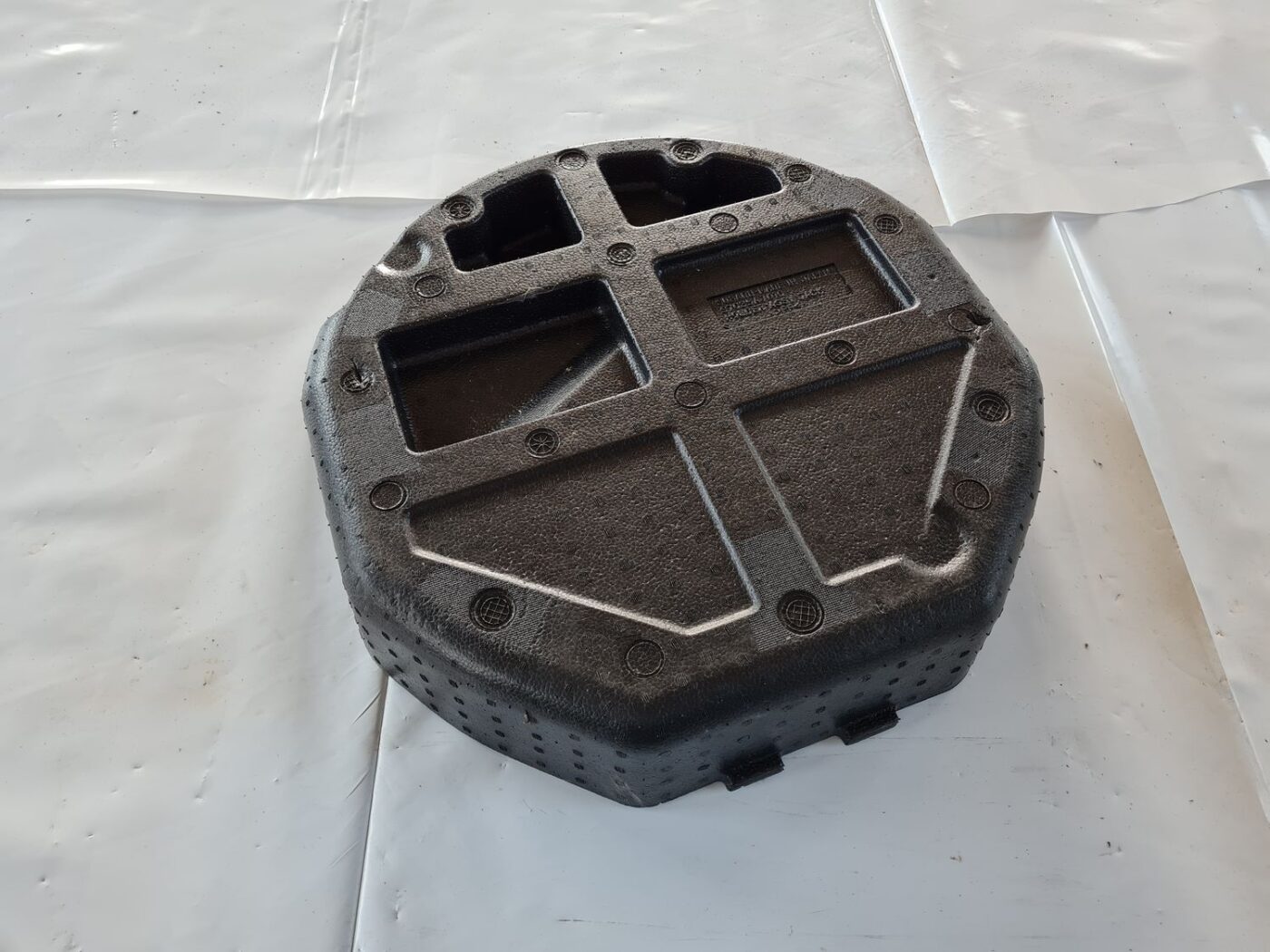 Bagāžnieka nodalījuma instrumentu ieliktnis priekš SUBARU LEGACY 2010 2 Bagāžnieka nodalījuma instrumentu ieliktnis priekš SUBARU LEGACY 2010