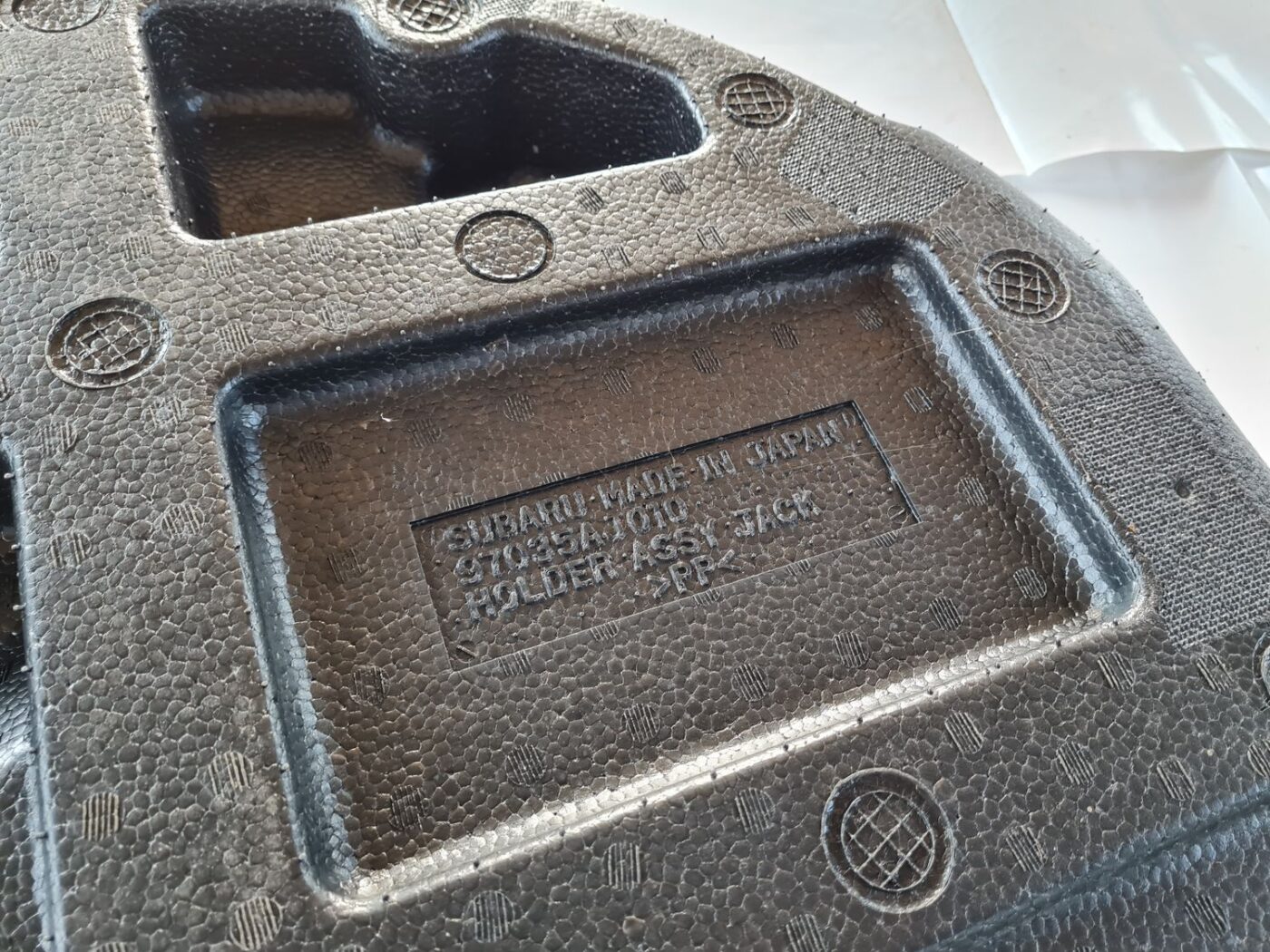 Bagāžnieka nodalījuma instrumentu ieliktnis priekš SUBARU LEGACY 2010 3 Bagāžnieka nodalījuma instrumentu ieliktnis priekš SUBARU LEGACY 2010