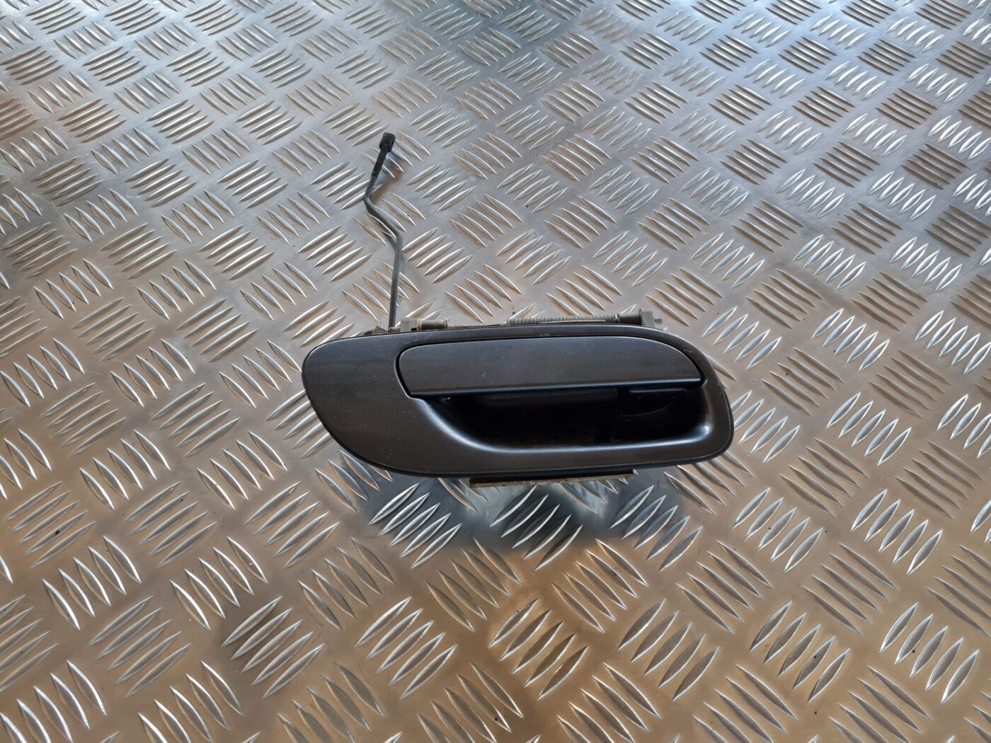 Priekšējāis labais durvju rokturis priekš VOLVO V70 2006 1 Priekšējāis labais durvju rokturis priekš VOLVO V70 2006