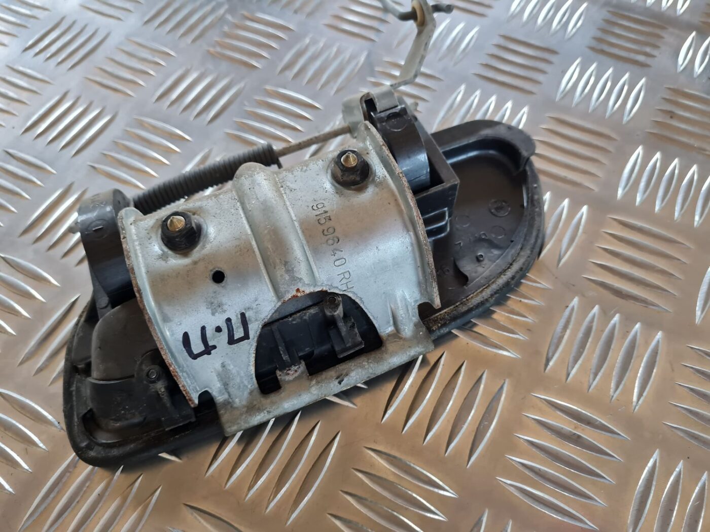 Priekšējāis labais durvju rokturis priekš VOLVO V70 2006 3 Priekšējāis labais durvju rokturis priekš VOLVO V70 2006