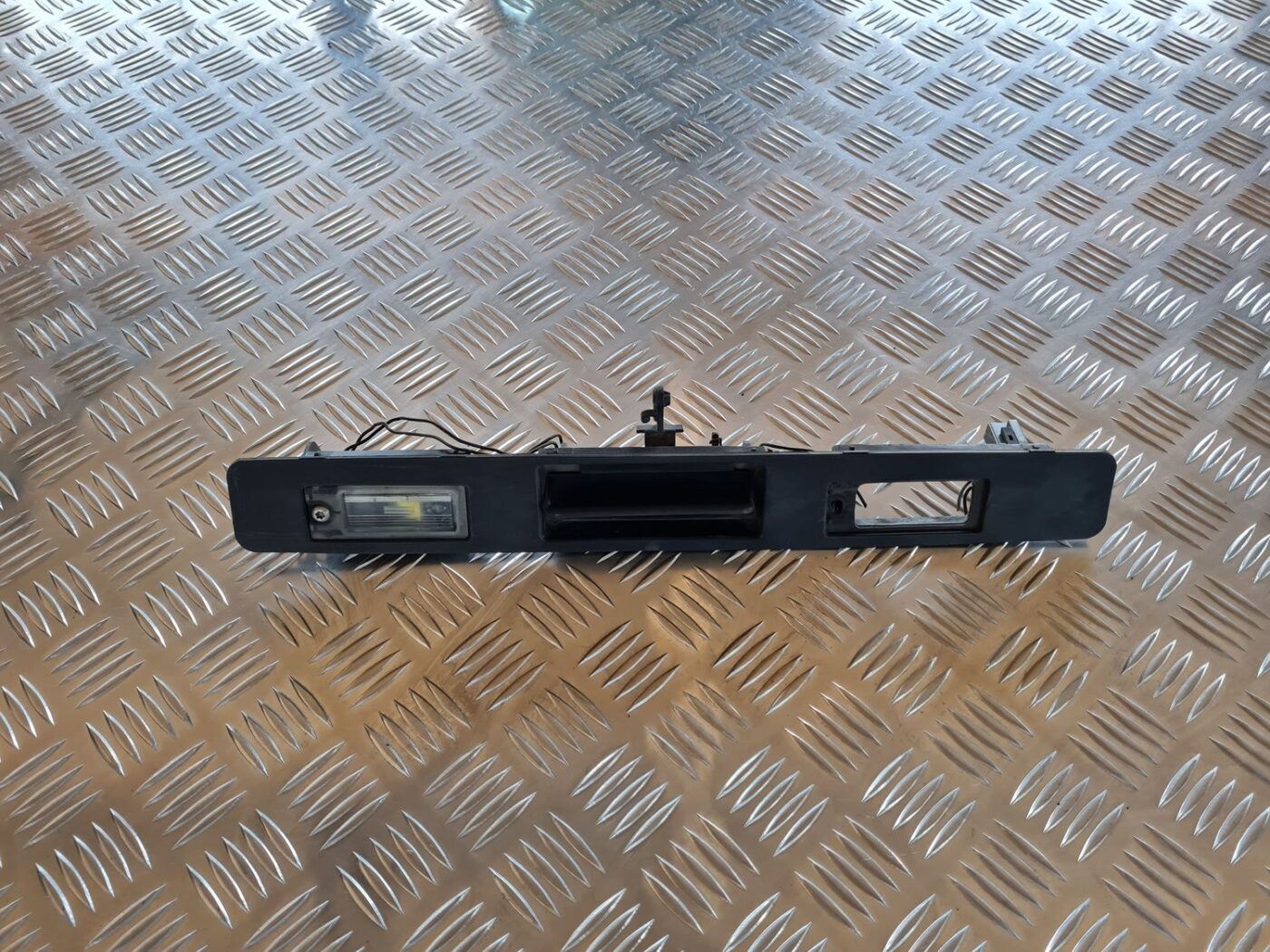 Numura zīmes gaismas uzlika komplektā priekš VOLVO V70 2006 1 Numura zīmes gaismas uzlika komplektā priekš VOLVO V70 2006