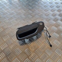 Priekšējāis kreisais durvju rokturis priekš VOLVO V70 2006