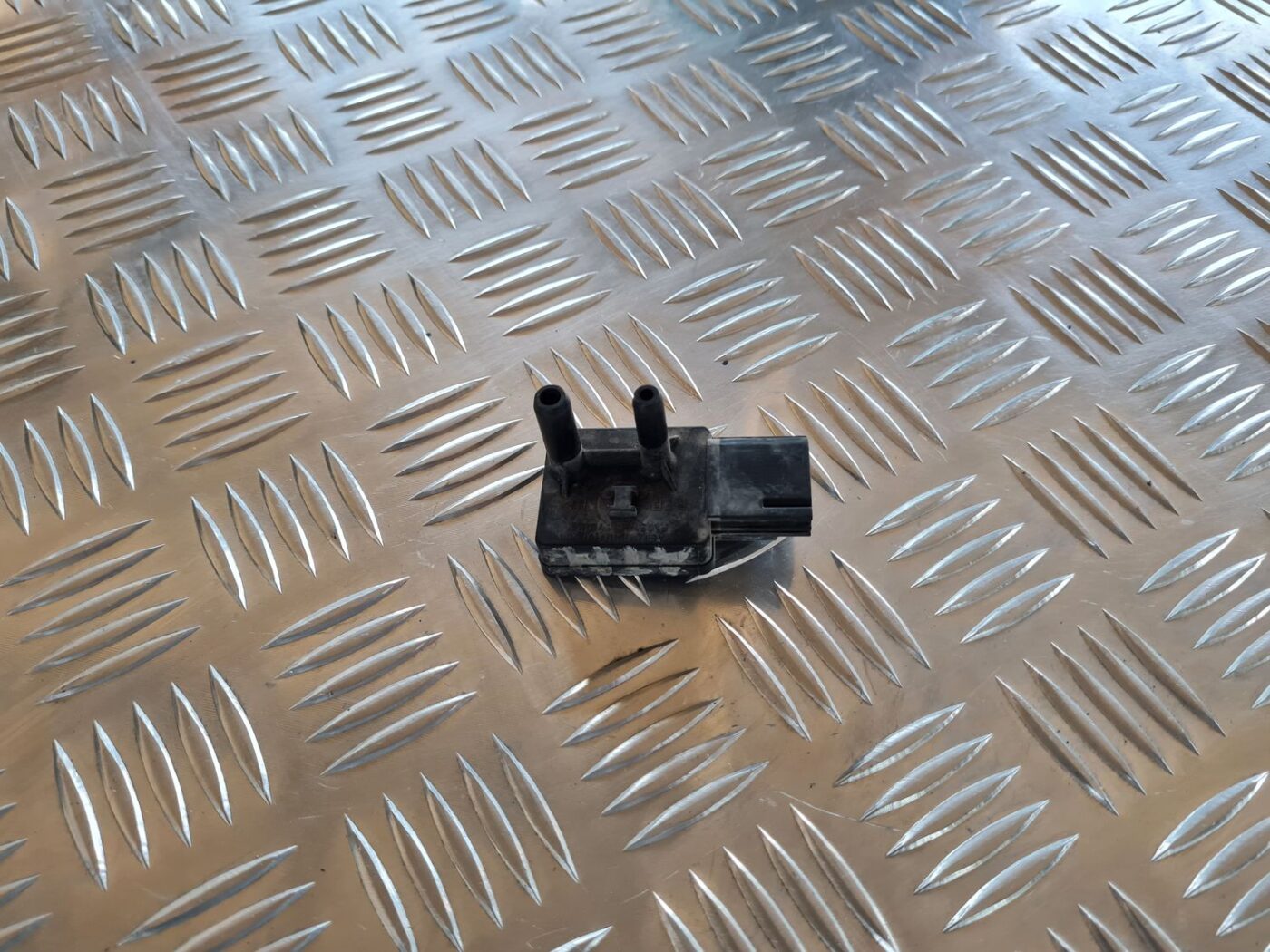 Izplūdes gāzu spiediena sensors priekš VOLVO V70 2006 4 Izplūdes gāzu spiediena sensors priekš VOLVO V70 2006