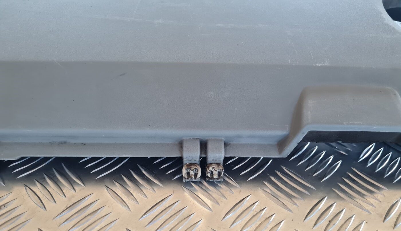 Dzinēja dekoratīvais vāks priekš VOLVO V70 2006 7 Dzinēja dekoratīvais vāks priekš VOLVO V70 2006