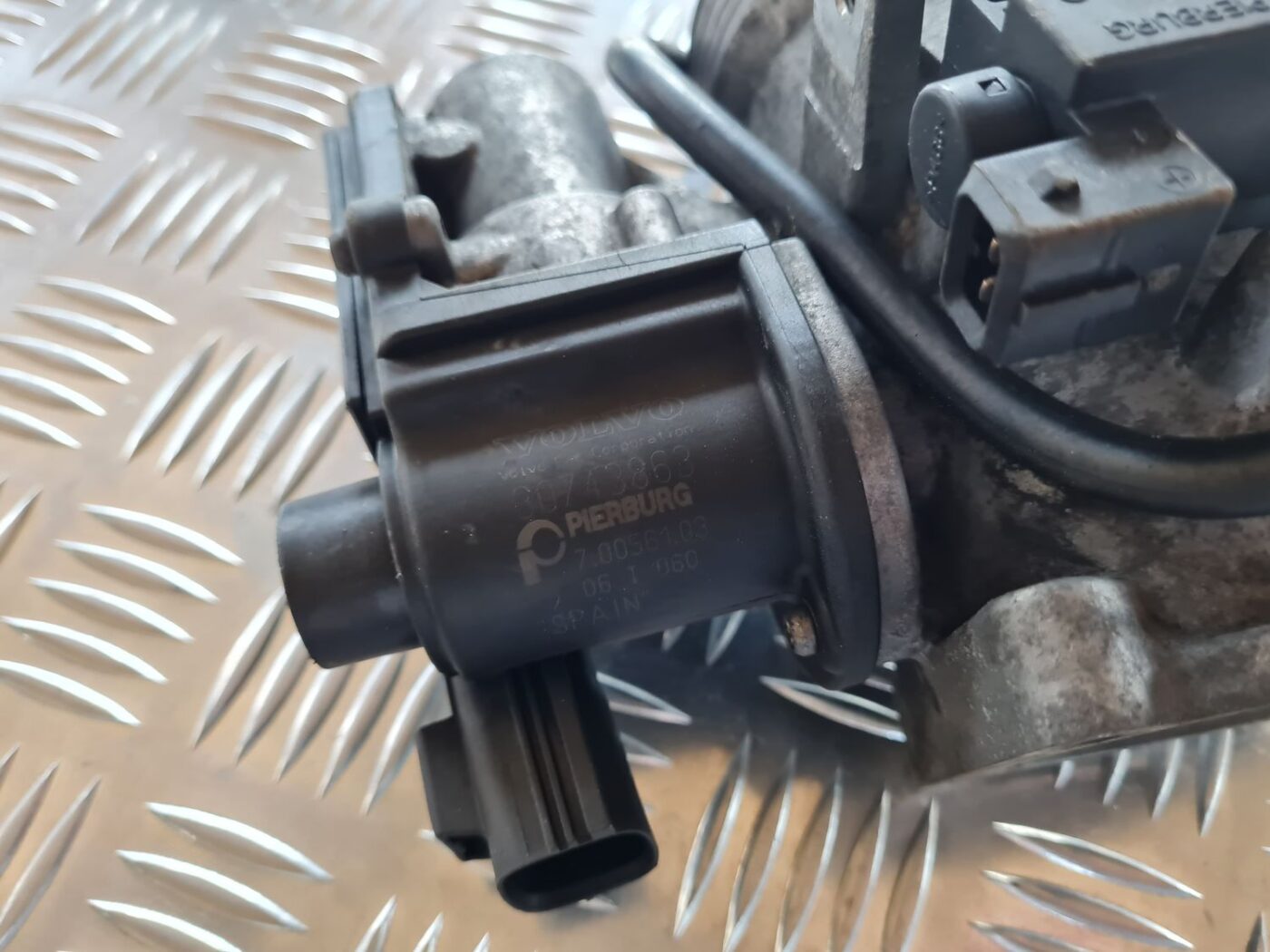 EGR vārsts priekš VOLVO V70 2006 5 EGR vārsts priekš VOLVO V70 2006
