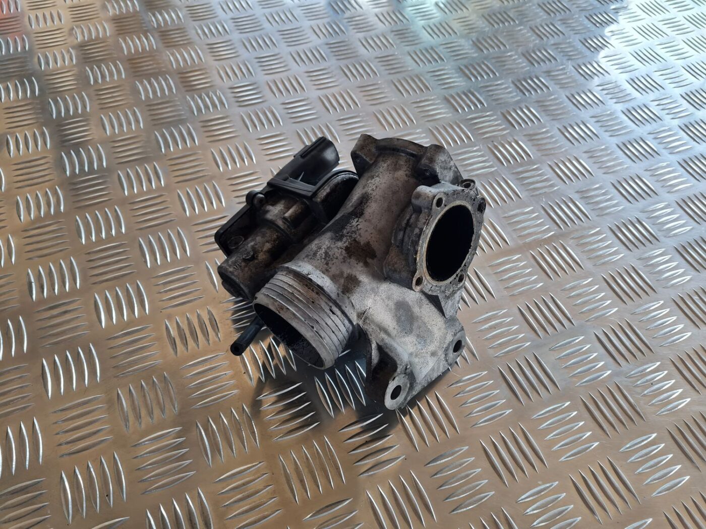 EGR vārsts priekš VOLVO V70 2006 3 EGR vārsts priekš VOLVO V70 2006