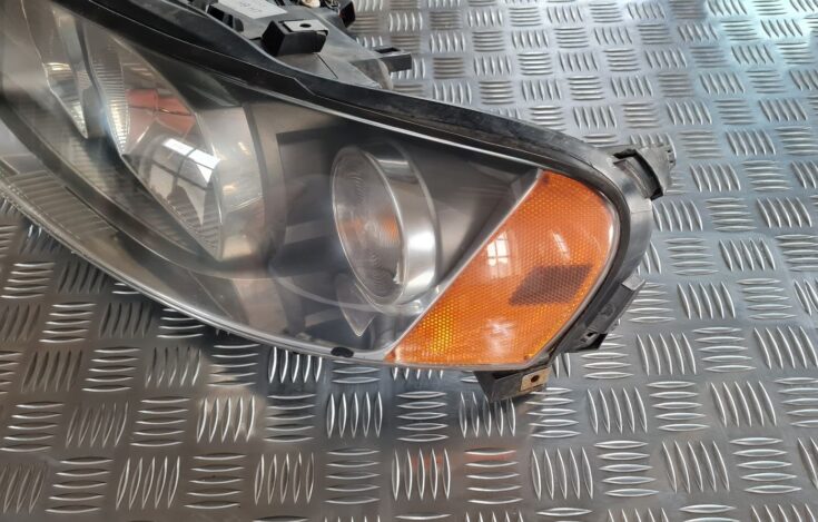 Priekšējais kreisais lukturis priekš VOLVO V70 2006