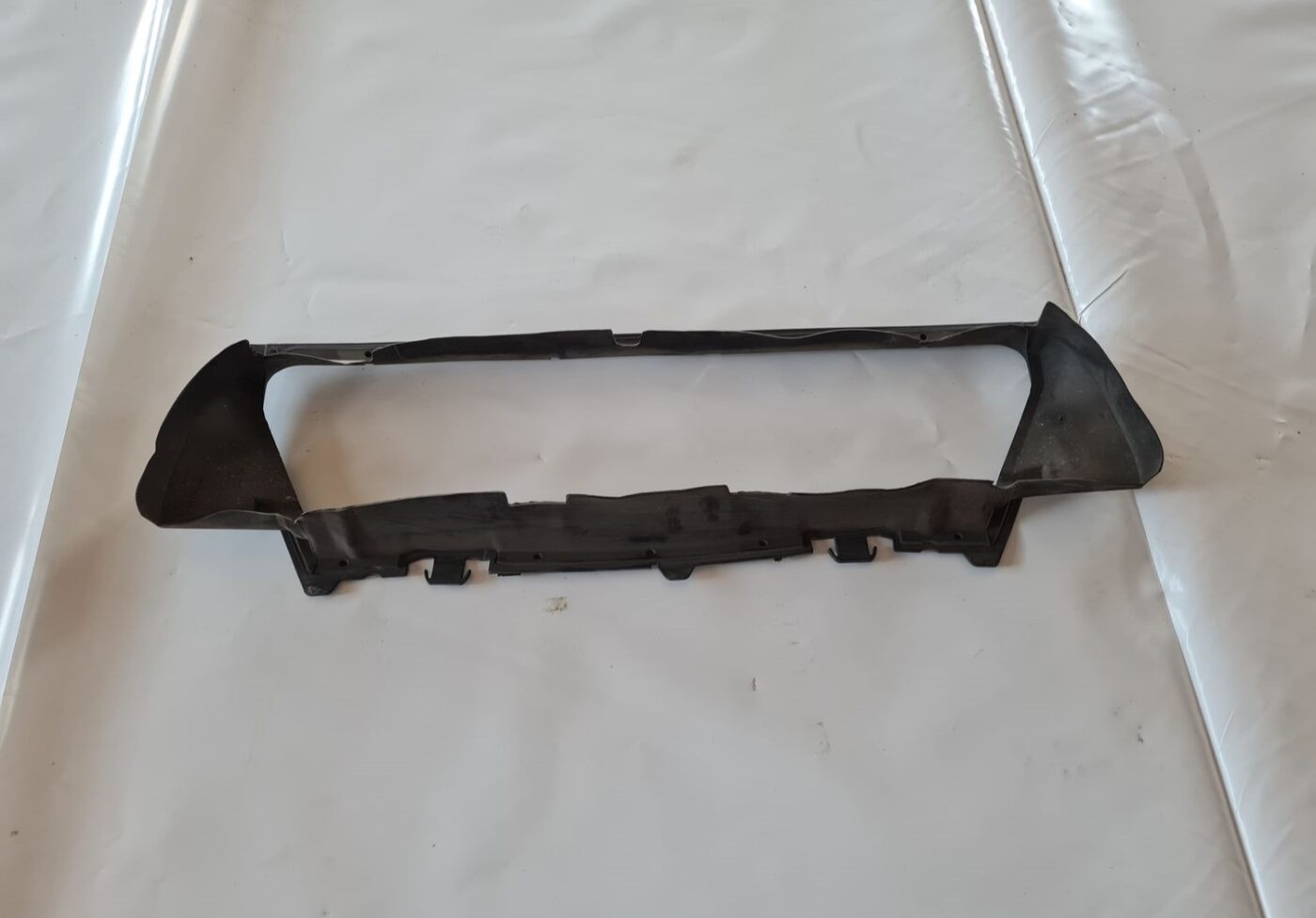 Ieplūdes gaisa deflektors/Difuzors priekš VOLVO V70 2006 2 Ieplūdes gaisa deflektors/Difuzors priekš VOLVO V70 2006