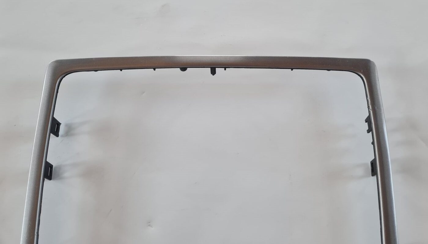 Mērinstrumentu paneļa dekoratīvais rāmis priekš VOLVO V70 2006 5 Mērinstrumentu paneļa dekoratīvais rāmis priekš VOLVO V70 2006