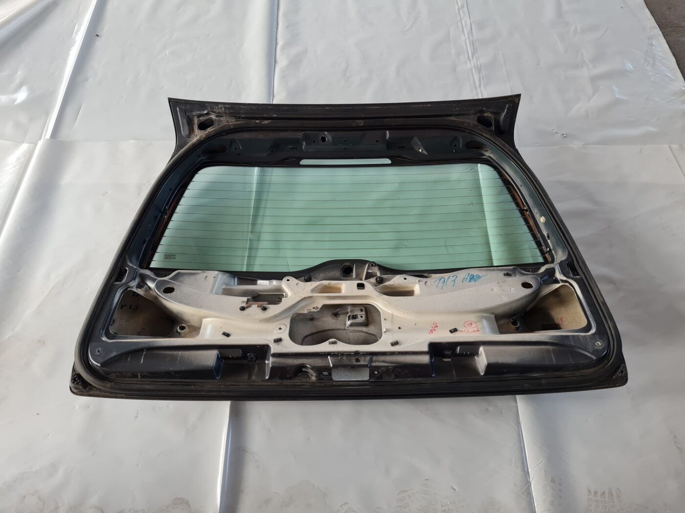 Bagāžnieka vāks priekš VOLVO V70 2006 5 Bagāžnieka vāks priekš VOLVO V70 2006