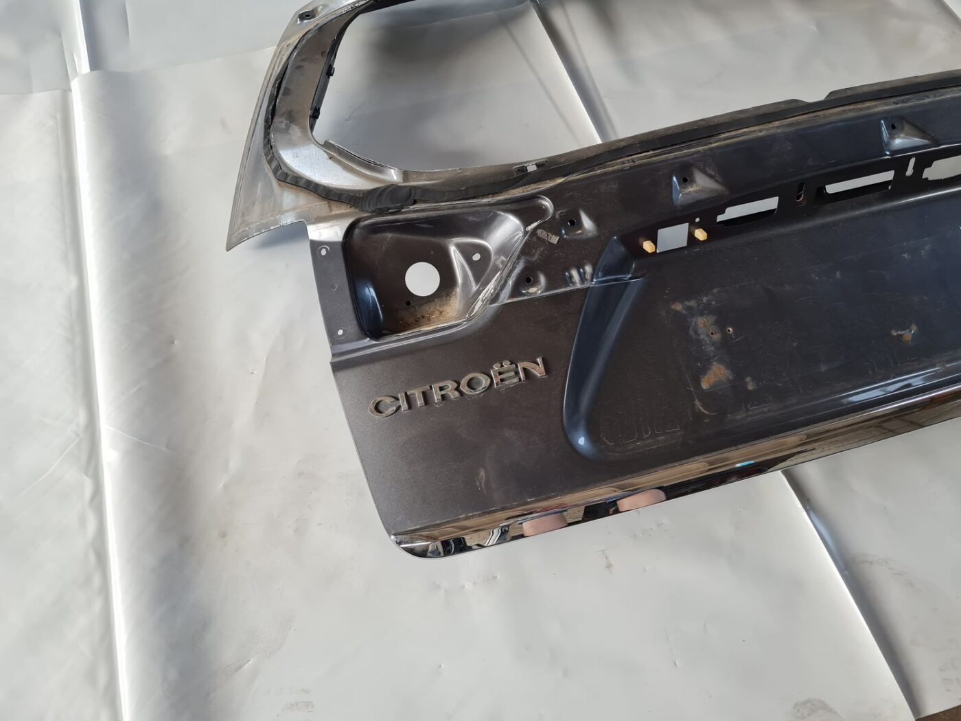 Bagāžnieka vāks priekš CITROEN C-CROSSER 2009 2 Bagāžnieka vāks priekš CITROEN C-CROSSER 2009