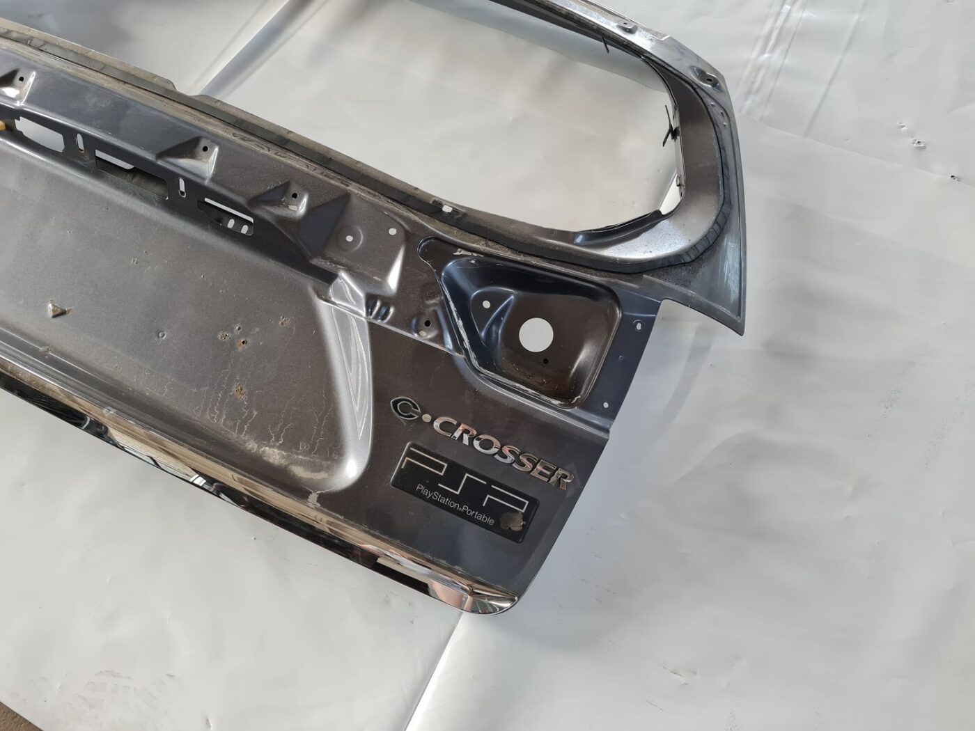 Bagāžnieka vāks priekš CITROEN C-CROSSER 2009 8 Bagāžnieka vāks priekš CITROEN C-CROSSER 2009