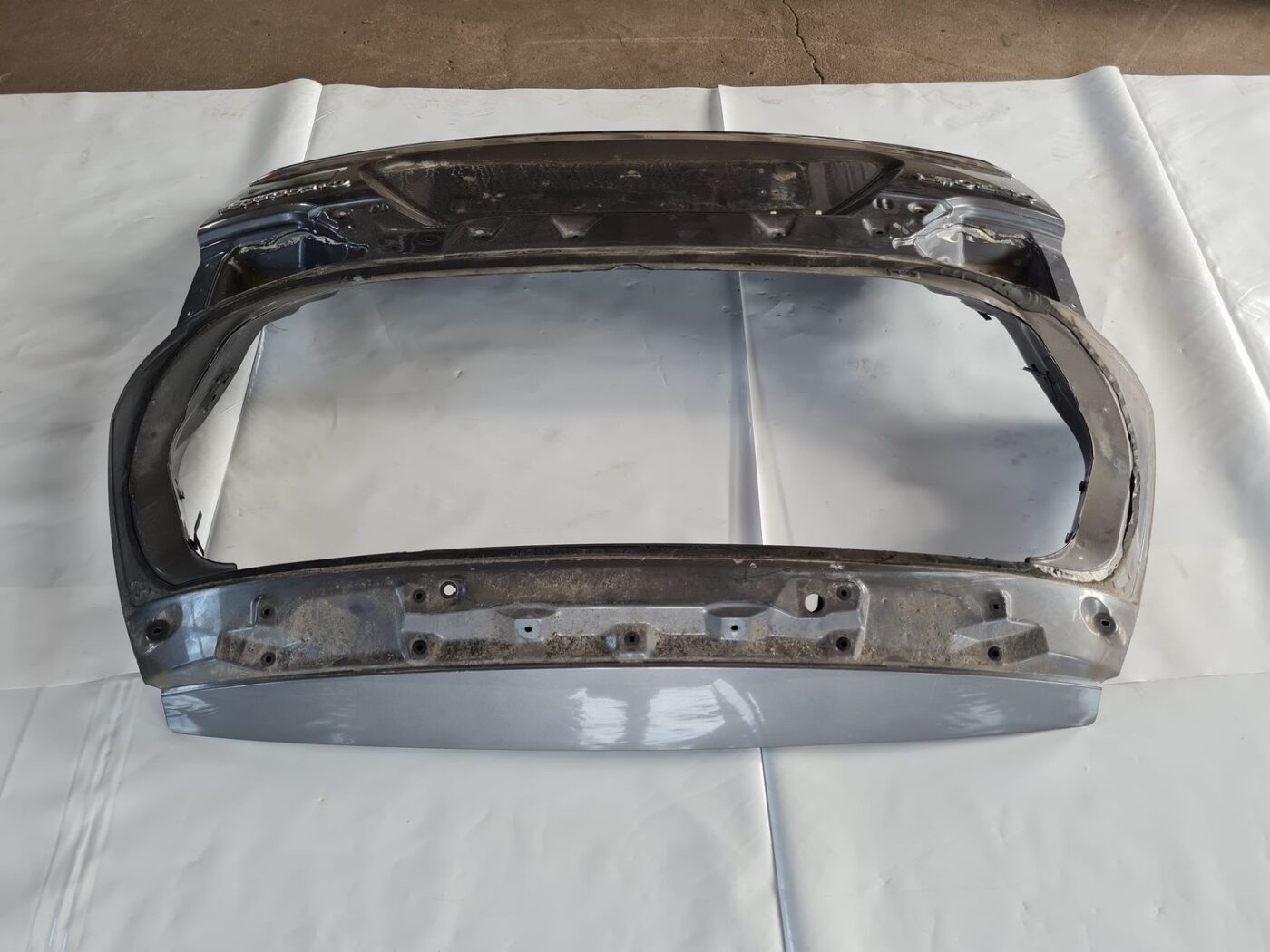 Bagāžnieka vāks priekš CITROEN C-CROSSER 2009 7 Bagāžnieka vāks priekš CITROEN C-CROSSER 2009