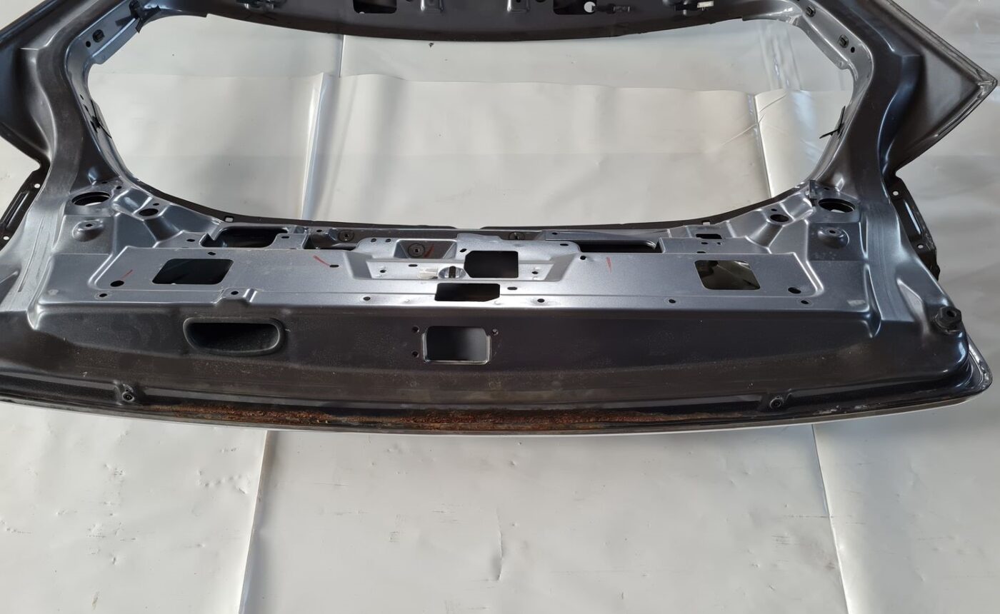 Bagāžnieka vāks priekš CITROEN C-CROSSER 2009 5 Bagāžnieka vāks priekš CITROEN C-CROSSER 2009