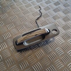 Priekšējāis kreisais durvju rokturis priekš NISSAN X-TRAIL 2002