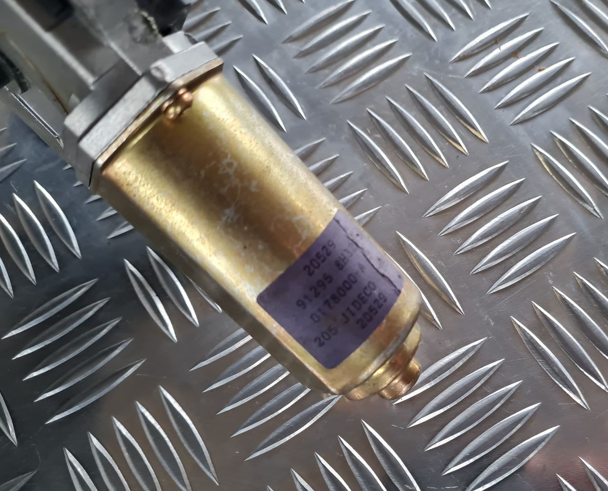 Lūka motors priekš NISSAN X-TRAIL 2002 3 Lūka motors priekš NISSAN X-TRAIL 2002