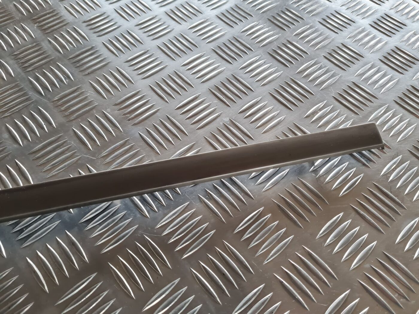 Mērinstrumentu paneļa dekoratīvā uzlika priekš NISSAN X-TRAIL 2002 5 Mērinstrumentu paneļa dekoratīvā uzlika priekš NISSAN X-TRAIL 2002