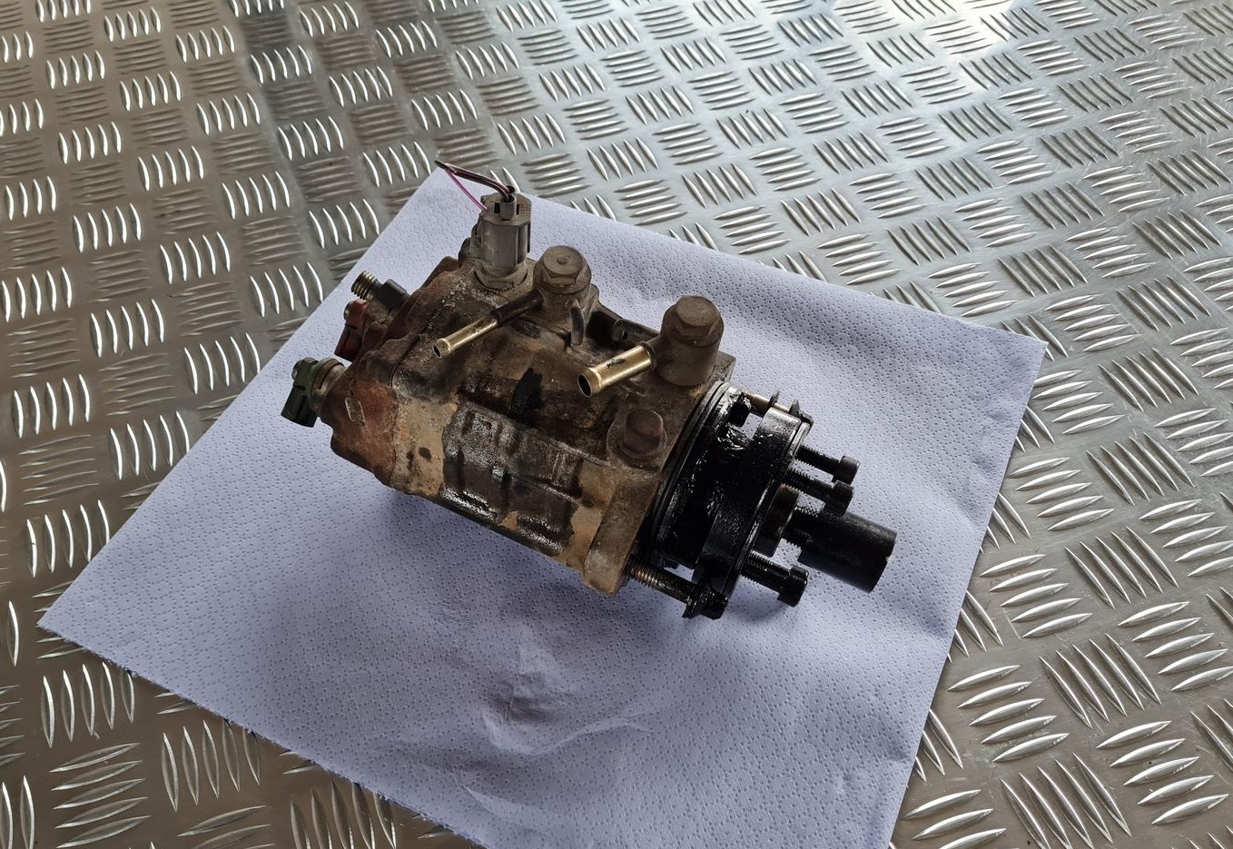 Augstspiediena degvielas sūknis priekš NISSAN X-TRAIL 2002 1 Augstspiediena degvielas sūknis priekš NISSAN X-TRAIL 2002