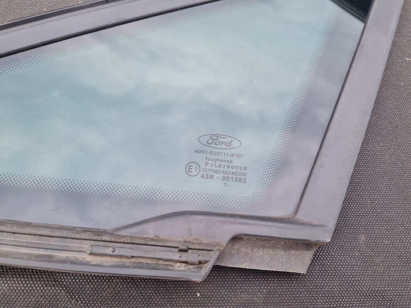 Priekšējais sānu stikls, pa kreisi priekš FORD C-MAX 2011 2 Priekšējais sānu stikls, pa kreisi priekš FORD C-MAX 2011