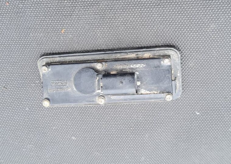 Bagažnieka vāka rokturis priekš FORD C-MAX 2011 2 Bagažnieka vāka rokturis priekš FORD C-MAX 2011