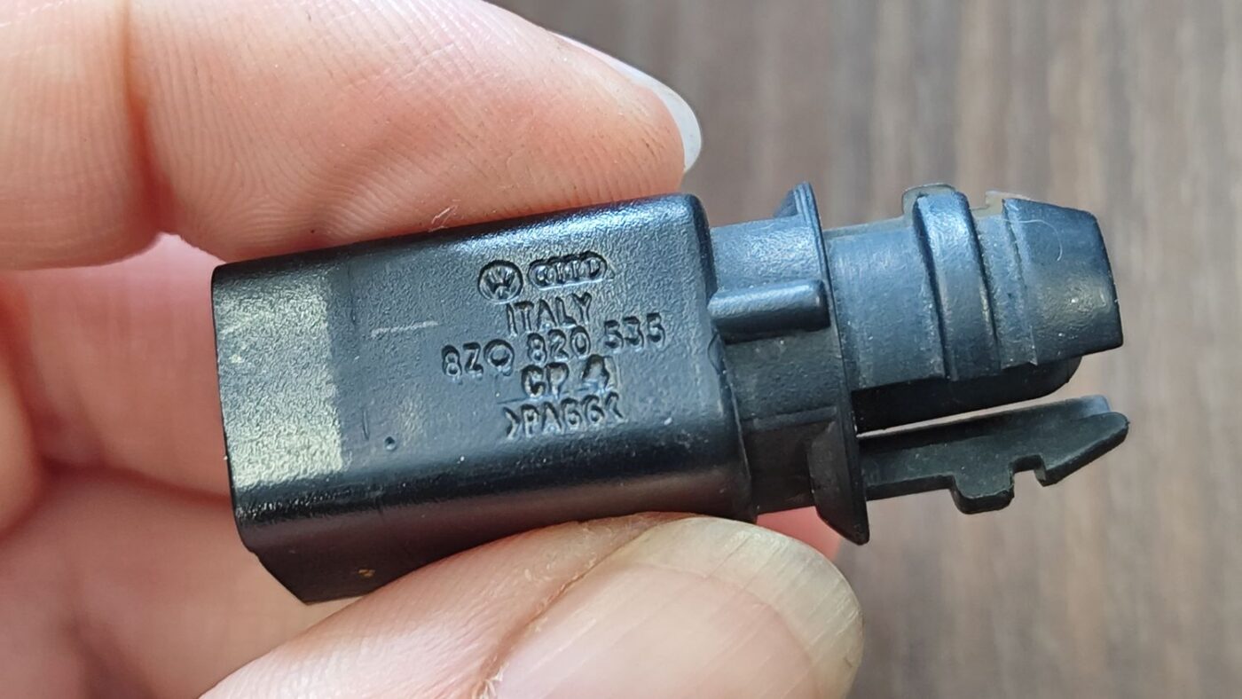 Temperatūras devejs priekš VW PASSAT B6 2006 ANGL. UNIVERSAL 3 Temperatūras devejs priekš VW PASSAT B6 2006 ANGL. UNIVERSAL