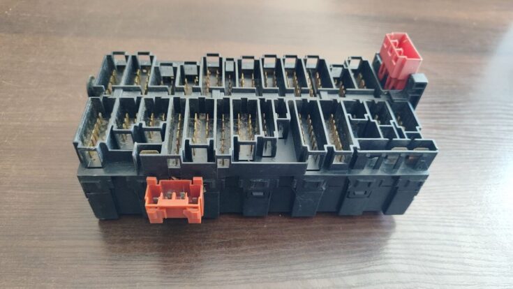Drošinātāju bloks priekš FORD GALAXY 2005