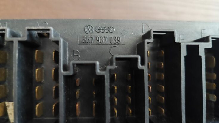 Drošinātāju bloks priekš FORD GALAXY 2005