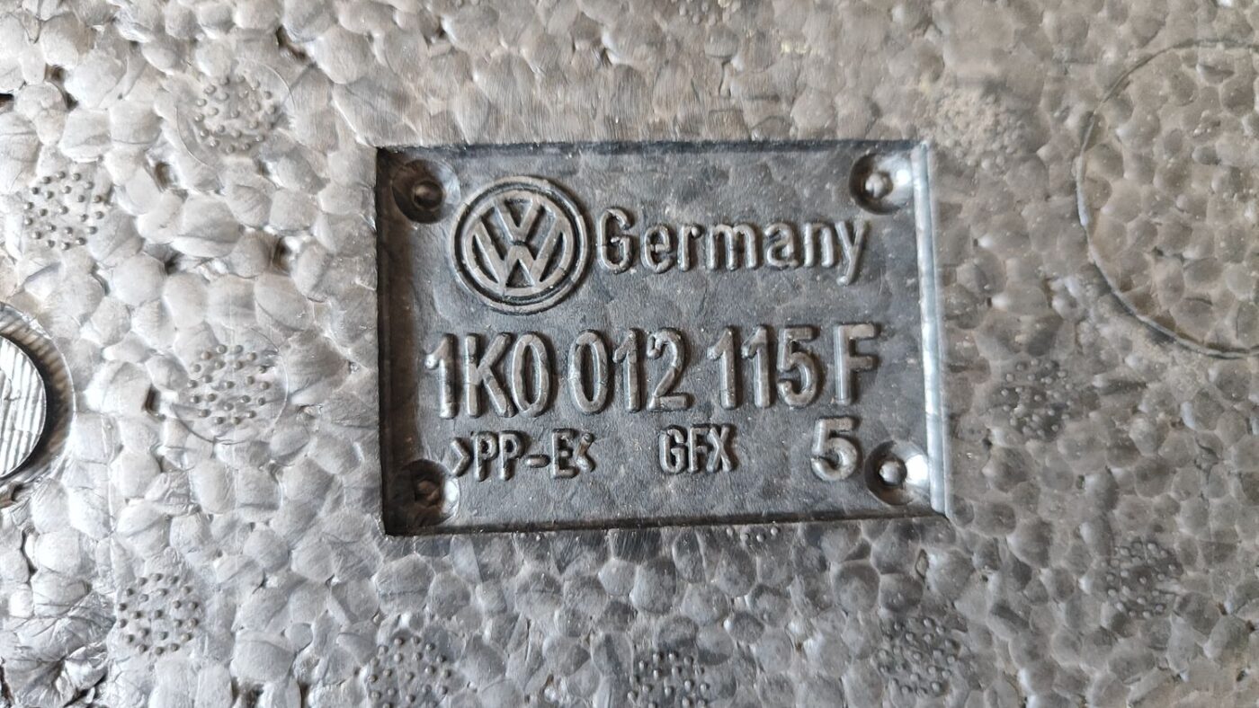 Bagāžnieka nodalījuma instrumentu ieliktnis priekš VW GOLF 5 2006 3 Bagāžnieka nodalījuma instrumentu ieliktnis priekš VW GOLF 5 2006