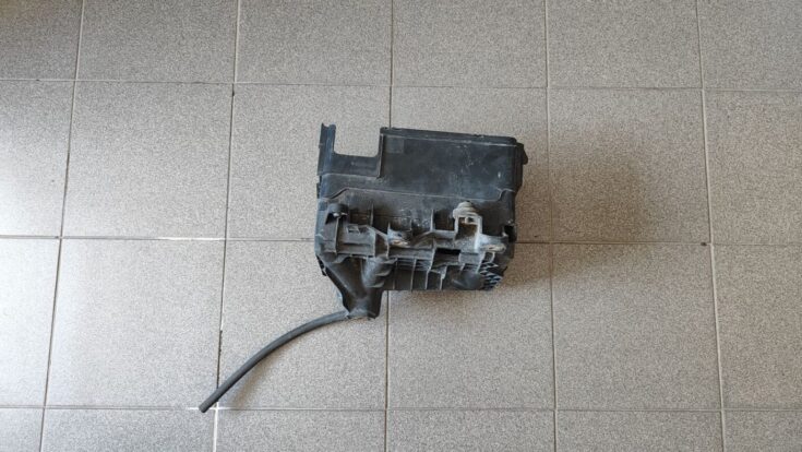 Akumulatora stiprināšanas korpuss priekš SEAT IBIZA 2005