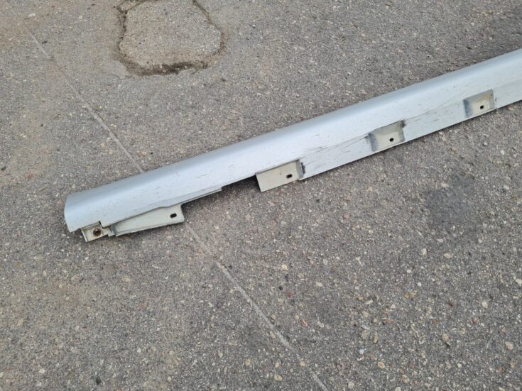 Ārēja sliekšņa laba uzlika priekš TOYOTA COROLLA VERSO 2005