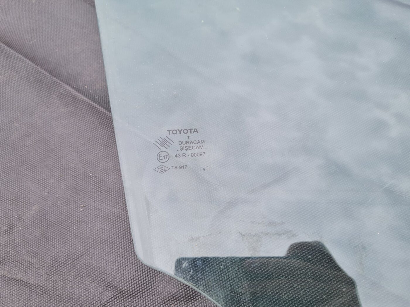 Priekšējo labo durvju stikls priekš TOYOTA COROLLA VERSO 2005 2 Priekšējo labo durvju stikls priekš TOYOTA COROLLA VERSO 2005