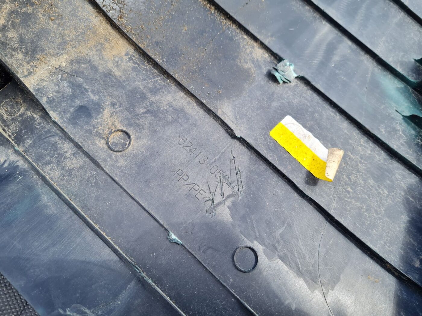 Vidējas salona statnes apdare priekš TOYOTA AVENSIS 2012 3 Vidējas salona statnes apdare priekš TOYOTA AVENSIS 2012