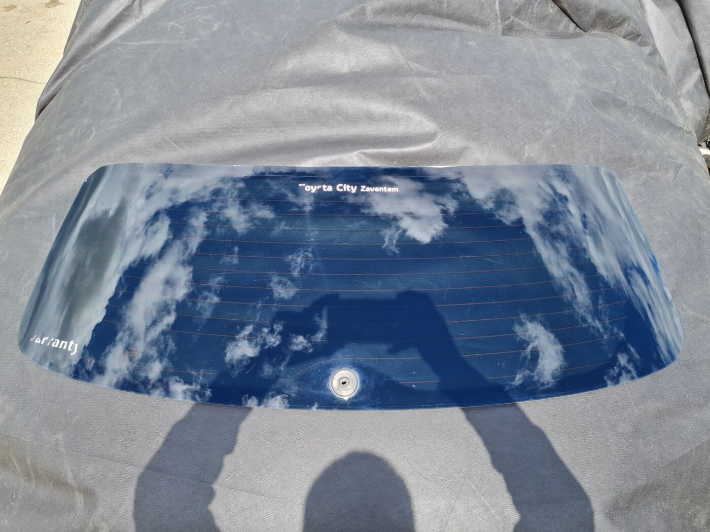 Aizmugures stikls priekš TOYOTA AVENSIS 2012 1 Aizmugures stikls priekš TOYOTA AVENSIS 2012