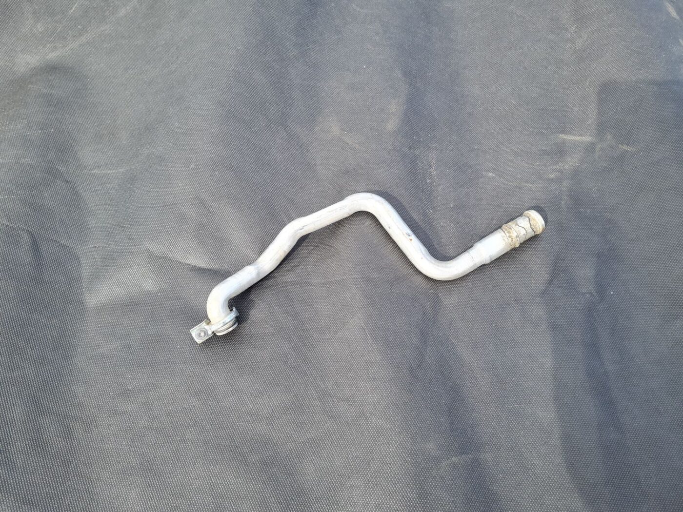 Apsildes radiatora caurules priekš AUDI A6 AVANT 2007 QUATTRO 1 Apsildes radiatora caurules priekš AUDI A6 AVANT 2007 QUATTRO