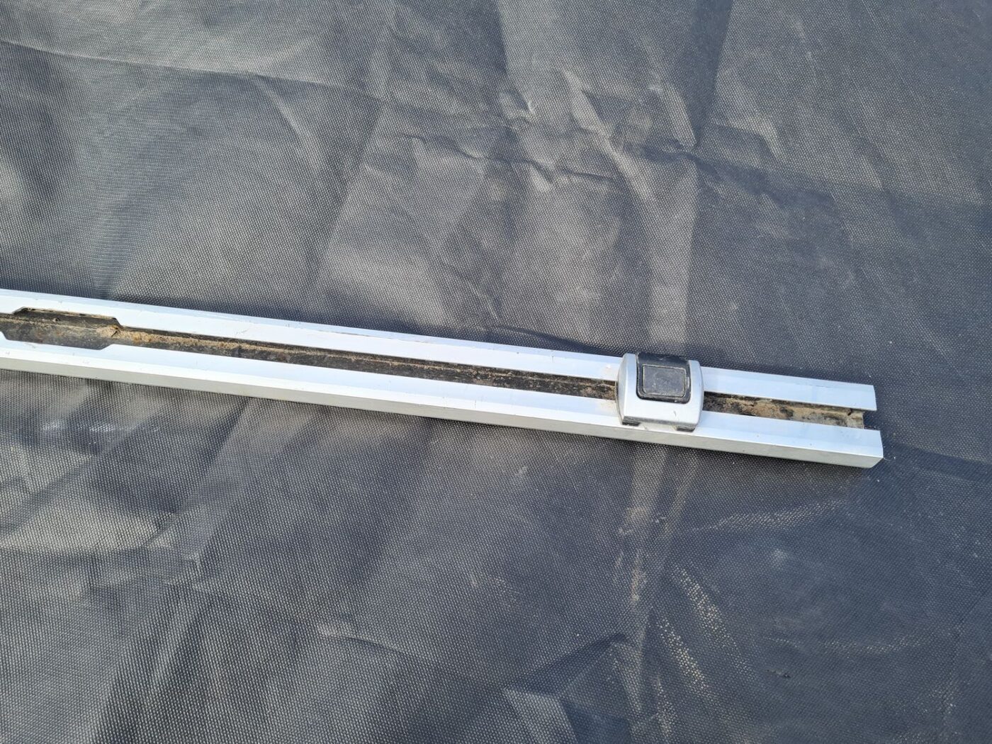 Kravas stirpināšanas reliņi bagažniekā priekš AUDI A6 AVANT 2007 QUATTRO 5 Kravas stirpināšanas reliņi bagažniekā priekš AUDI A6 AVANT 2007 QUATTRO