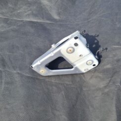 Priekšējā spārna un bufera stiprinājums priekš AUDI A6 AVANT 2007 QUATTRO