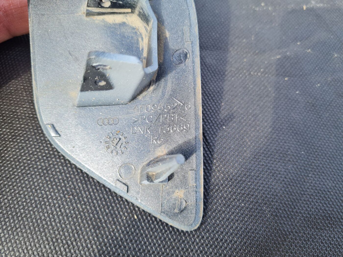 Lukturu mazgātāja sprauslas vāks priekš AUDI A6 AVANT 2007 QUATTRO 4 Lukturu mazgātāja sprauslas vāks priekš AUDI A6 AVANT 2007 QUATTRO