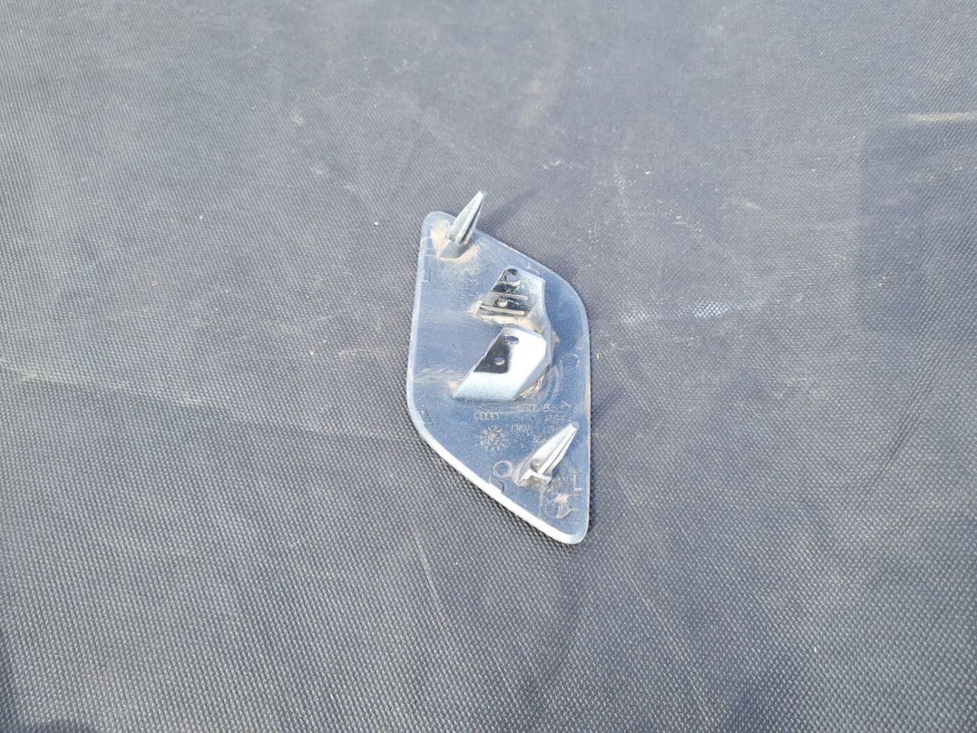 Lukturu mazgātāja sprauslas vāks priekš AUDI A6 AVANT 2007 QUATTRO 3 Lukturu mazgātāja sprauslas vāks priekš AUDI A6 AVANT 2007 QUATTRO