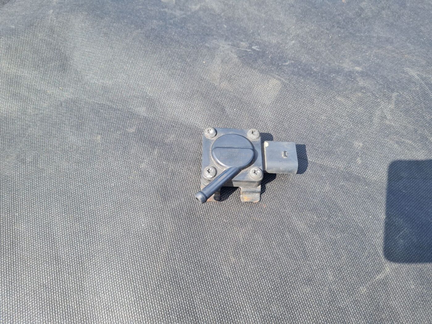 Izplūdes gāzu spiediena sensors priekš BMW 520D E60 2006 ENG. 1 Izplūdes gāzu spiediena sensors priekš BMW 520D E60 2006 ENG.