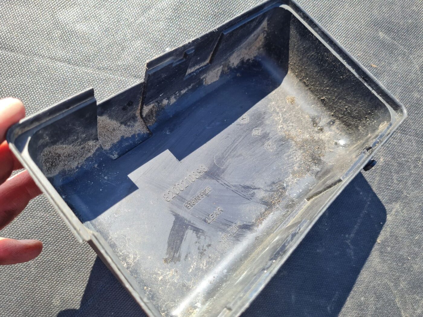 Drošinātāju kārbas korpusa vāks priekš RENAULT ESPACE IV 2006 3 Drošinātāju kārbas korpusa vāks priekš RENAULT ESPACE IV 2006