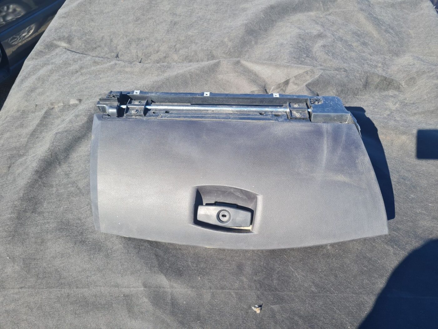 Mantu glabāšanas nodalījums pasažiera pusē priekš BMW 525D E61 2007 TOURING BLACK 1 Mantu glabāšanas nodalījums pasažiera pusē priekš BMW 525D E61 2007 TOURING BLACK