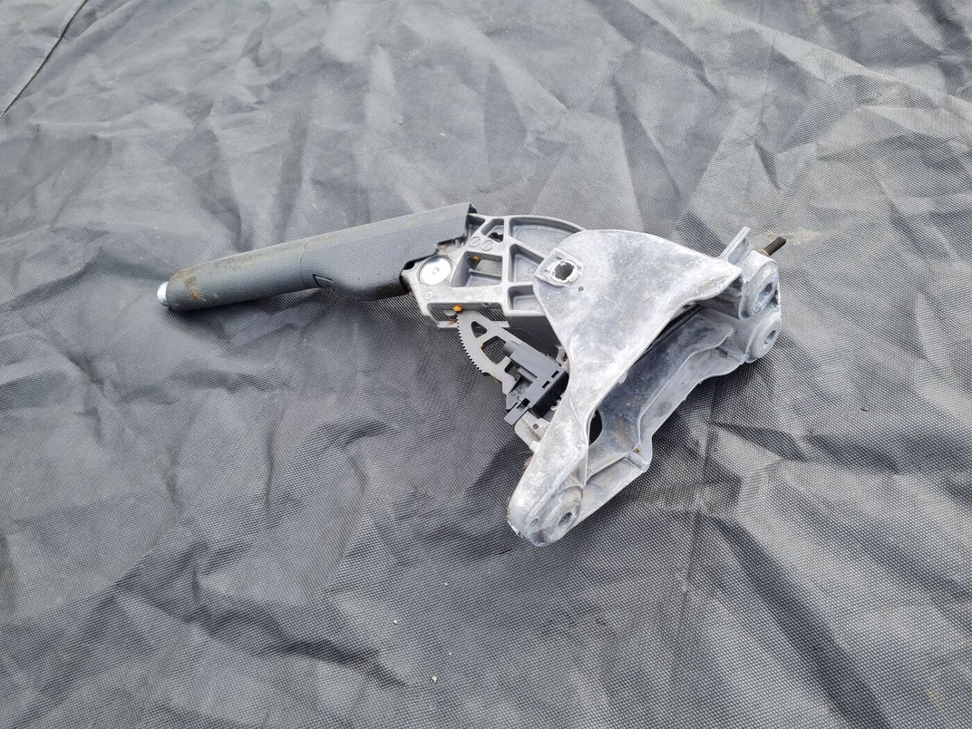 Stāvbremzes svira priekš VW GOLF 5 2006 3 Stāvbremzes svira priekš VW GOLF 5 2006