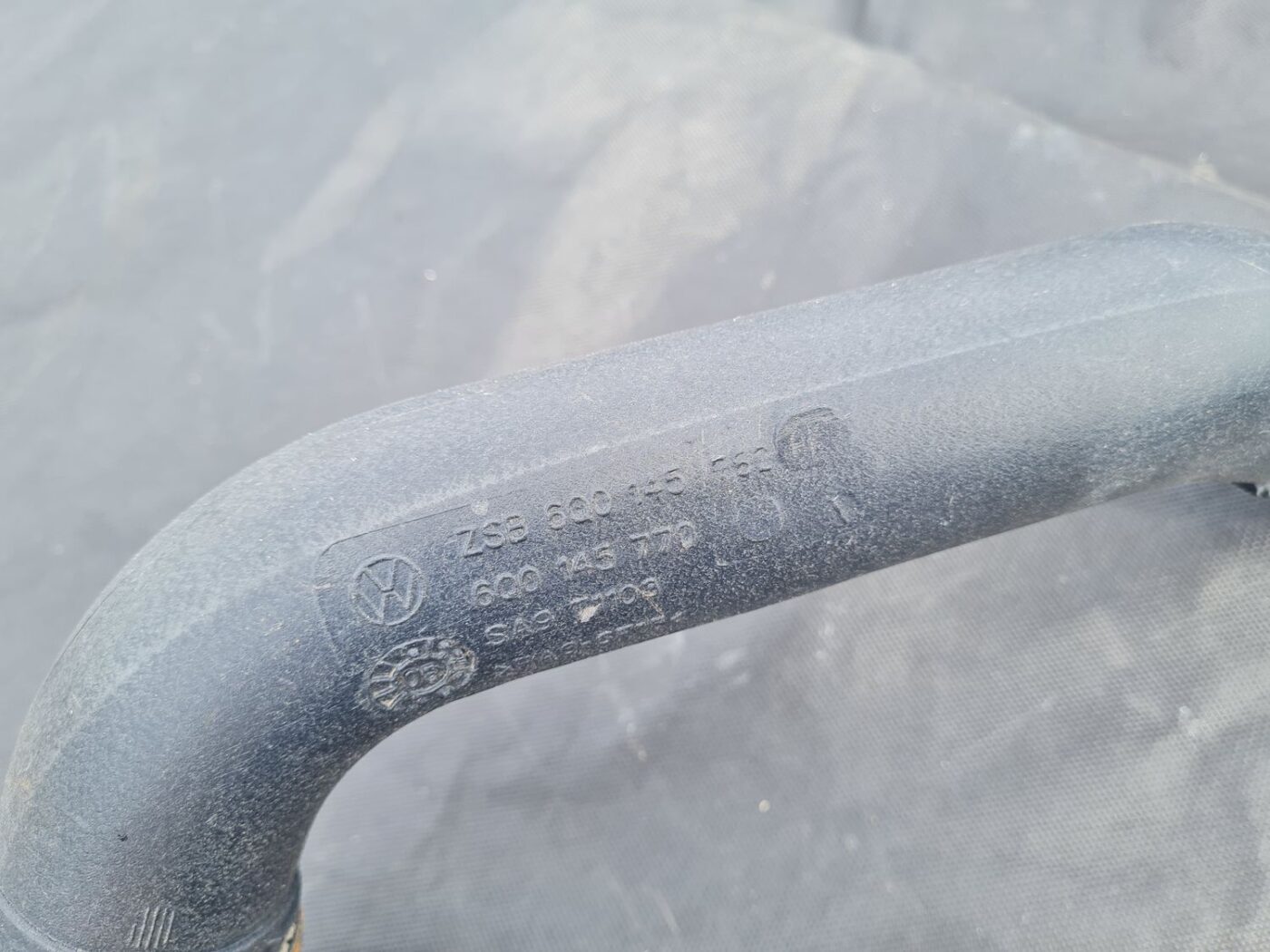 Interkulera caurule priekš VW POLO 2005 2 Interkulera caurule priekš VW POLO 2005