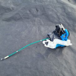 Aizmugurējo labo durvju slēdzene priekš OPEL ASTRA J 2011